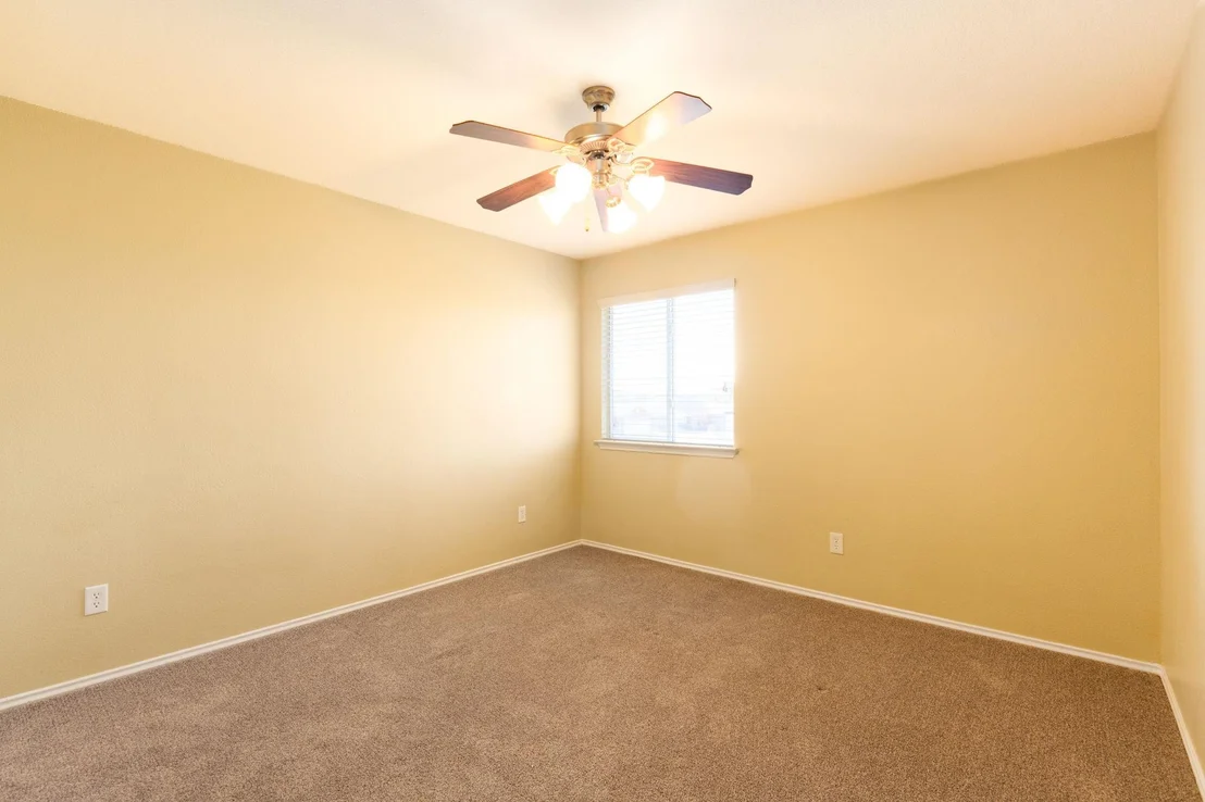 Photo of 2001 Isabelle DR
