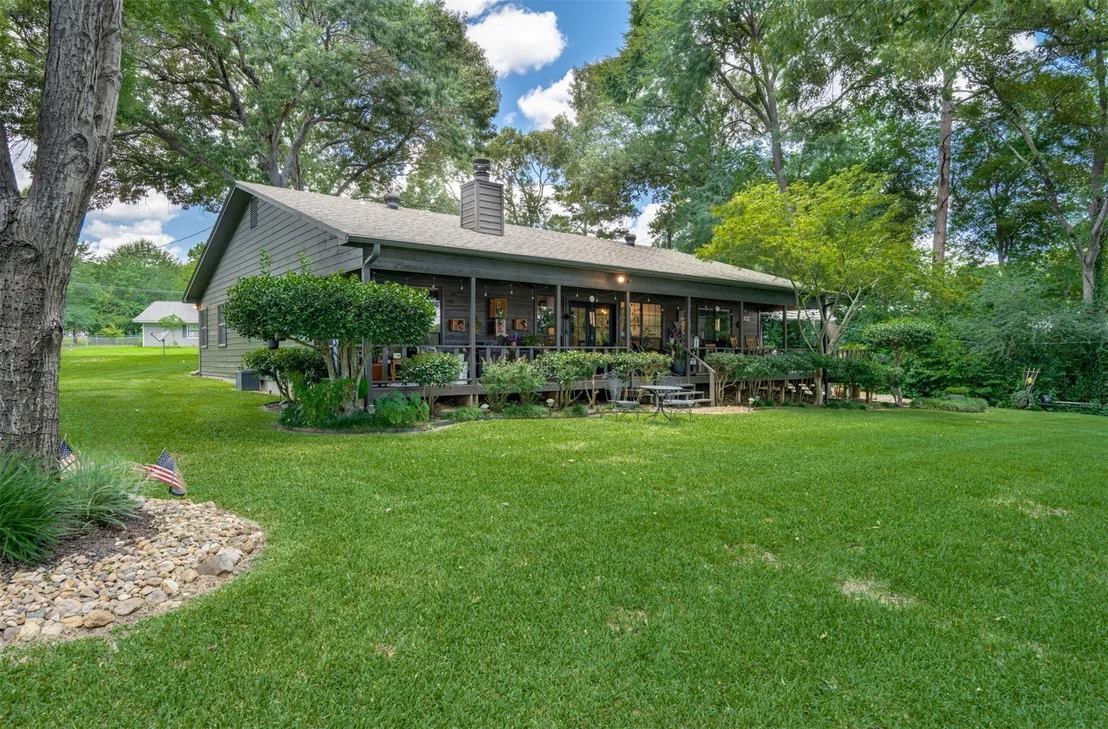 Photo of 23258 Edgewater DR