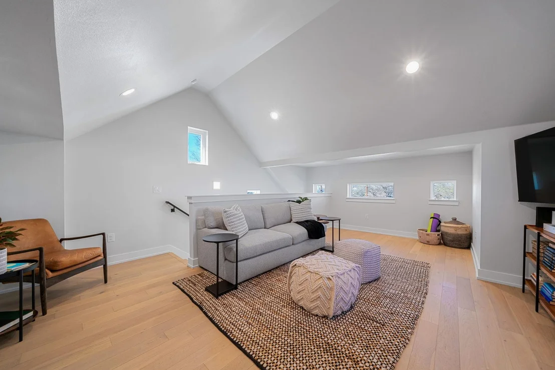 Photo of Unit A at 4607 Leslie Ave