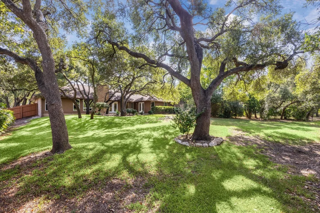 Photo of 1318 Lost Creek BLVD