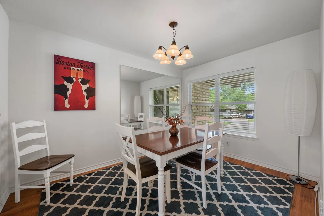 Photo of 1913 Edgeware DR