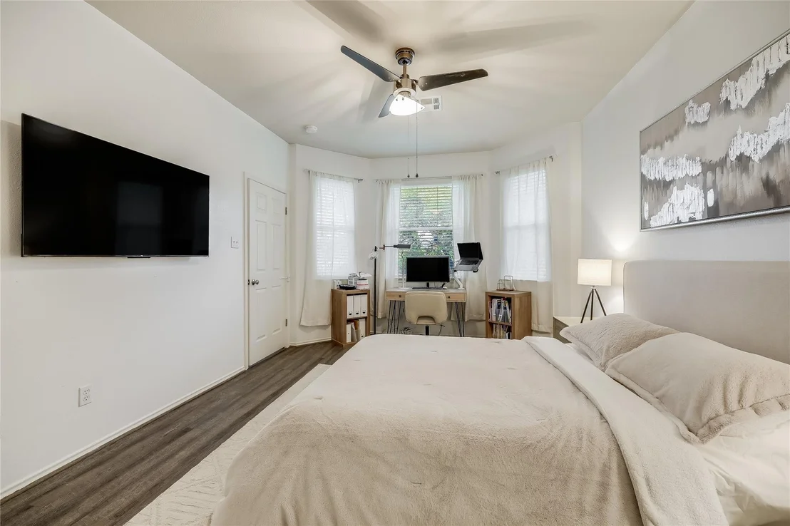 Photo of 400 Olmos DR