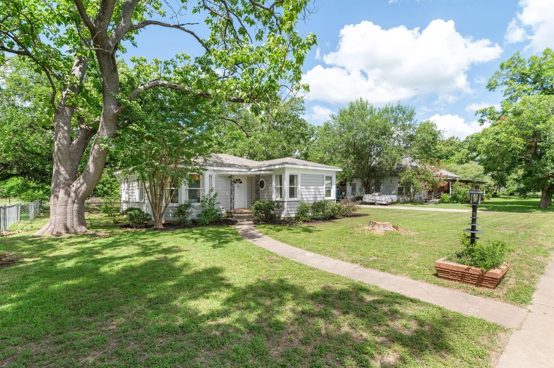 Photo of 907 N Avenue C