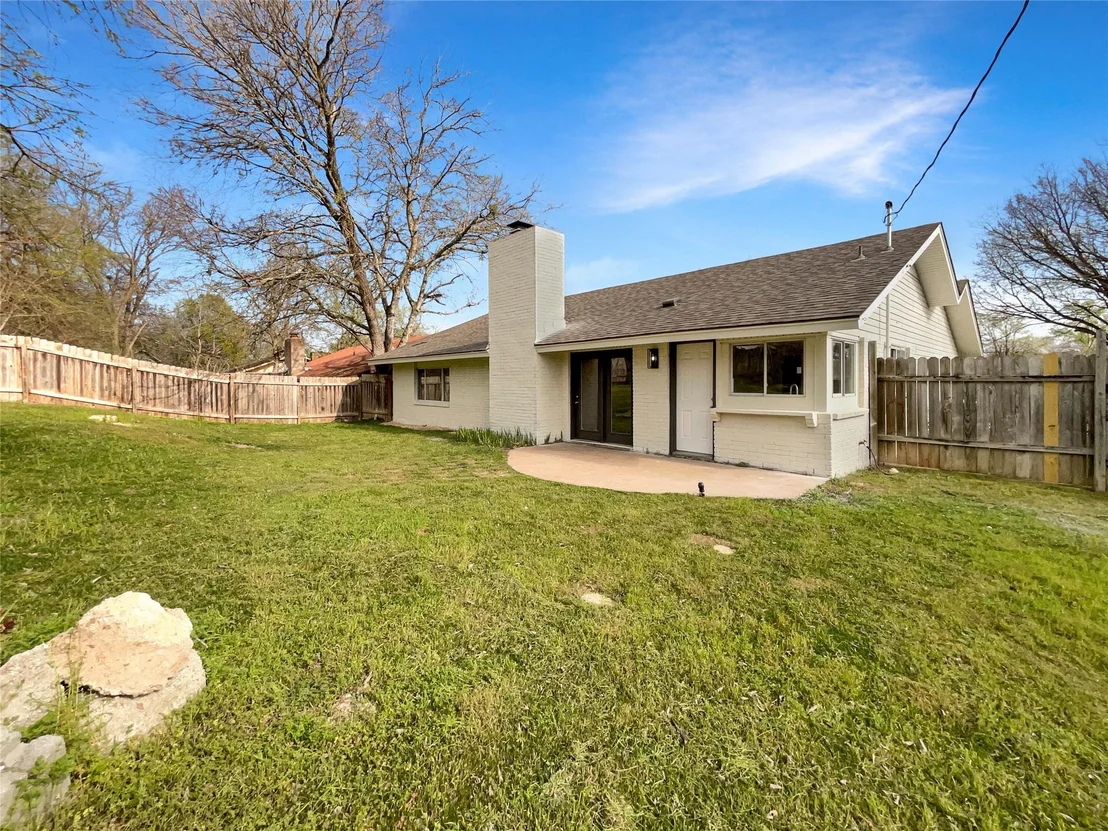 Photo of 3105 Lakeside DR