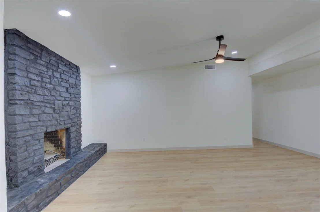 Photo of 1402 Cardinal Hill DR