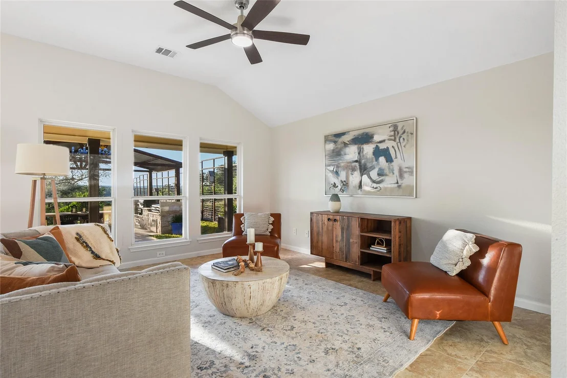 Photo of 1104 Cliffview DR