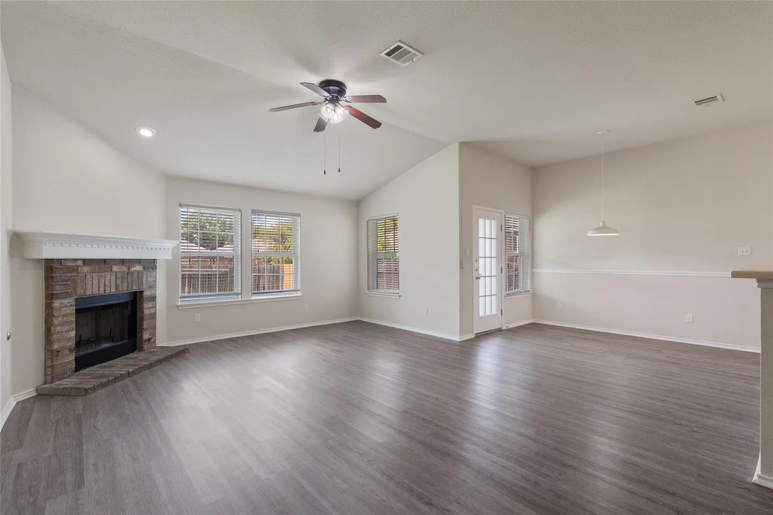 Photo of 3924 Links LN