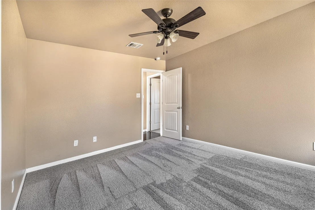 Photo of 606 W Libra DR