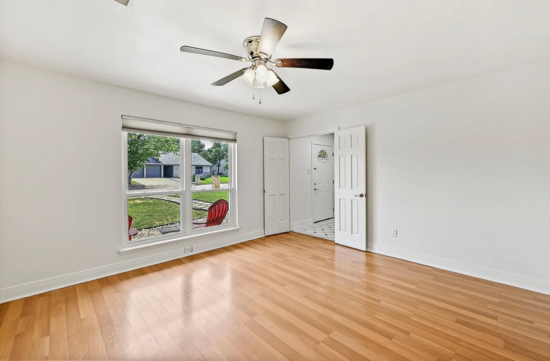 Photo of 1804 Oakridge DR