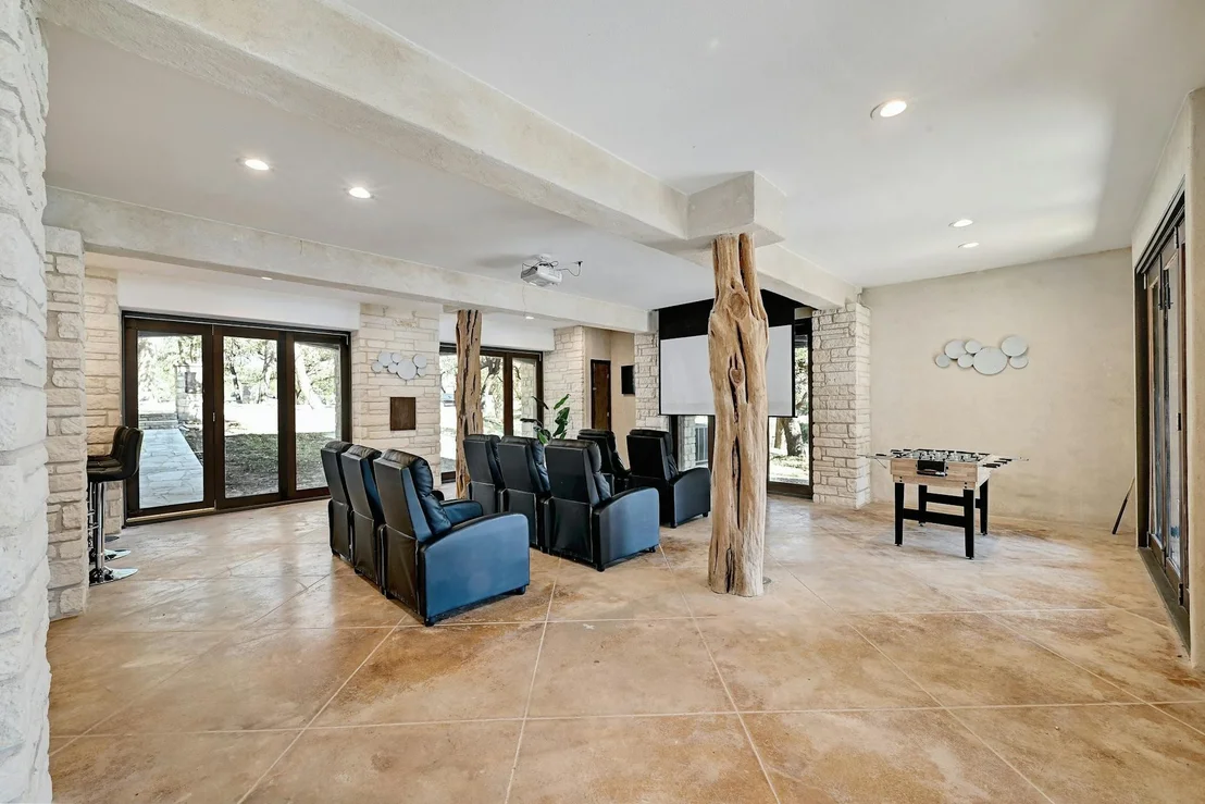 Photo of 6021 Circle J RD