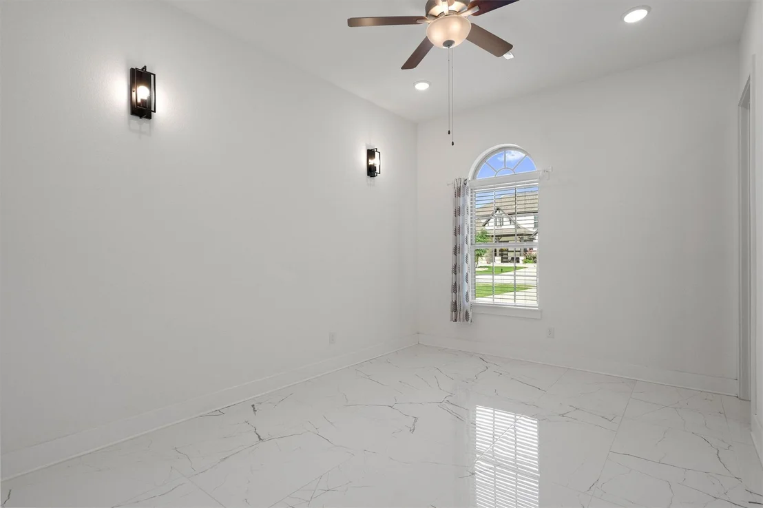 Photo of 4909 Risana BND
