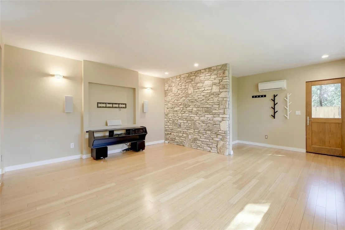 Photo of 312 Eanes School RD