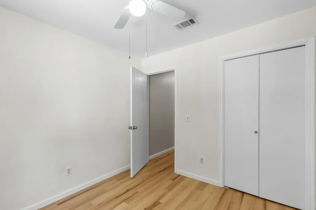 Photo of 605 Clear Spring LN