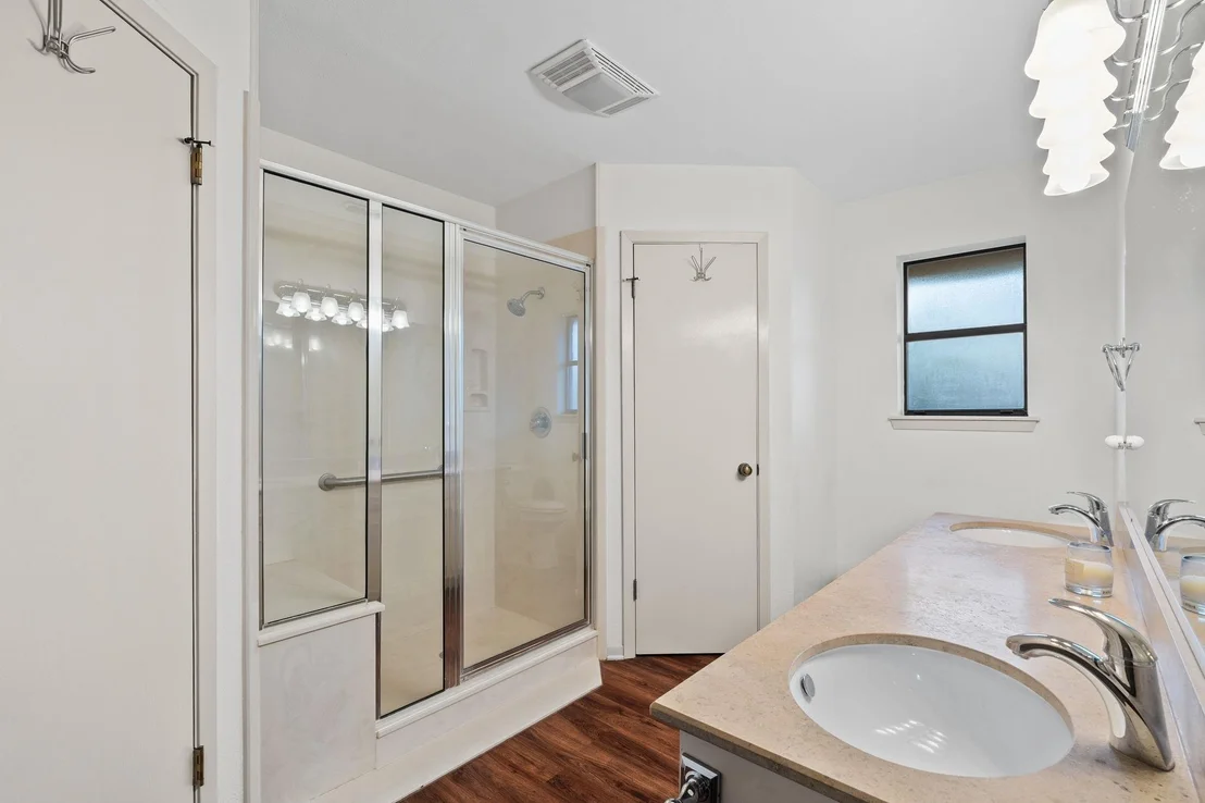 Photo of 301 Tallwood DR