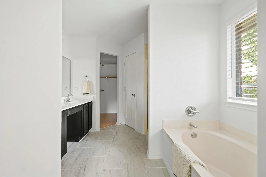 Photo of 1535 Lorson LOOP