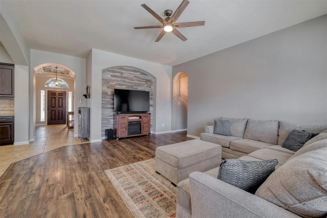 Photo of 213 Hendelson LN