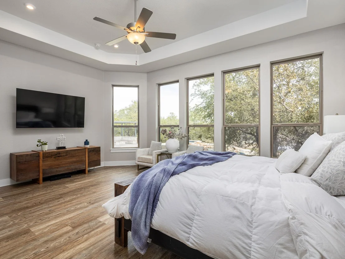 Photo of 901 Clark CV