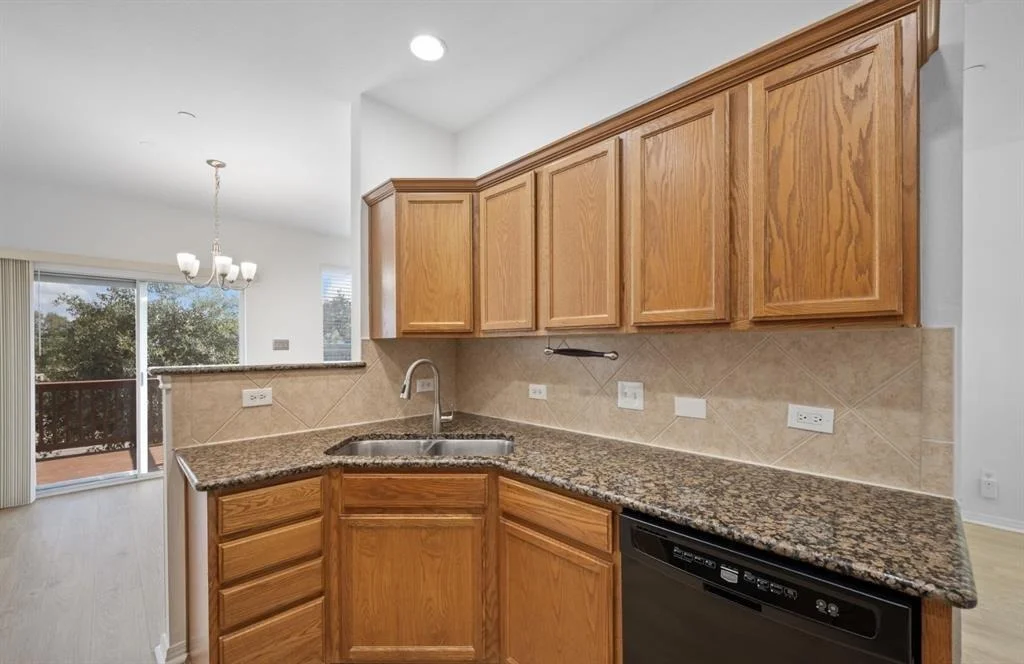 Photo of Unit 2103 at 700 Mandarin    Flyway