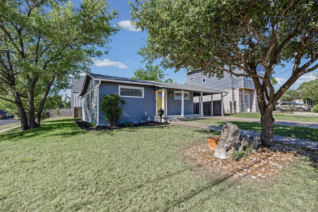 Photo of 4709 Leslie Ave