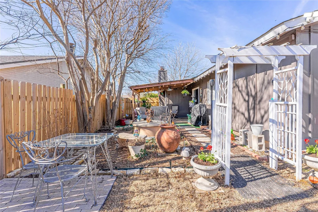 Photo of 1904 Cameo DR