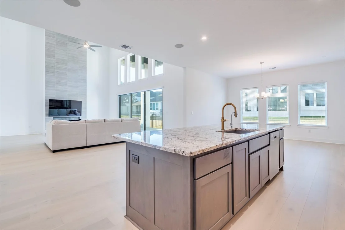 Photo of 2217 Sondrio BND