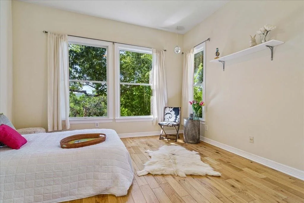 Photo of 4100 Love Bird LN