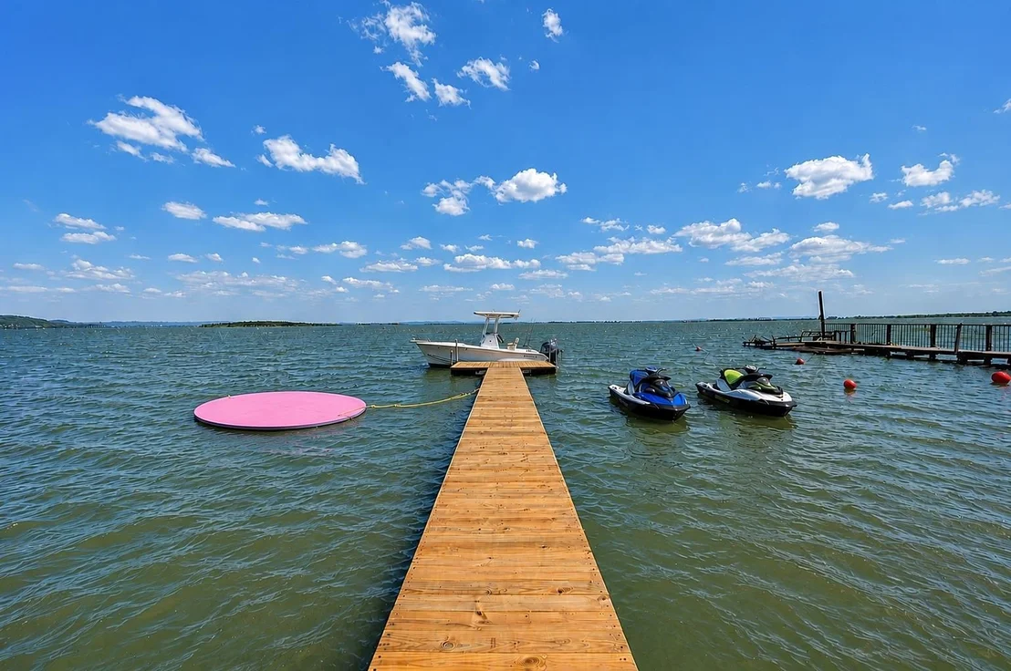 Photo of 819 Lakeshore LOOP