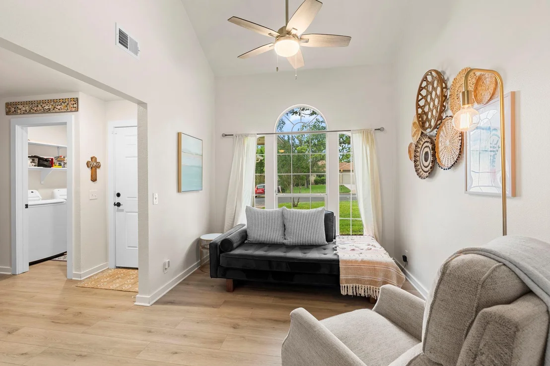 Photo of 215 Crystal Knoll BLVD