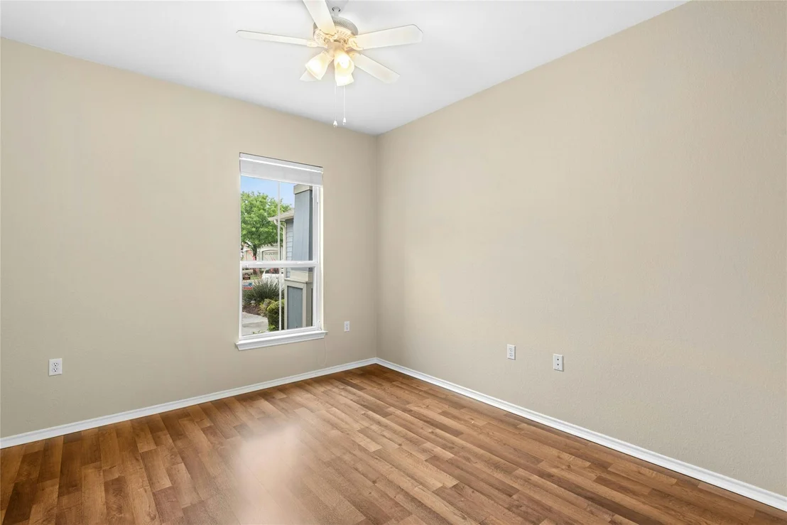 Photo of 111 Hampton CIR