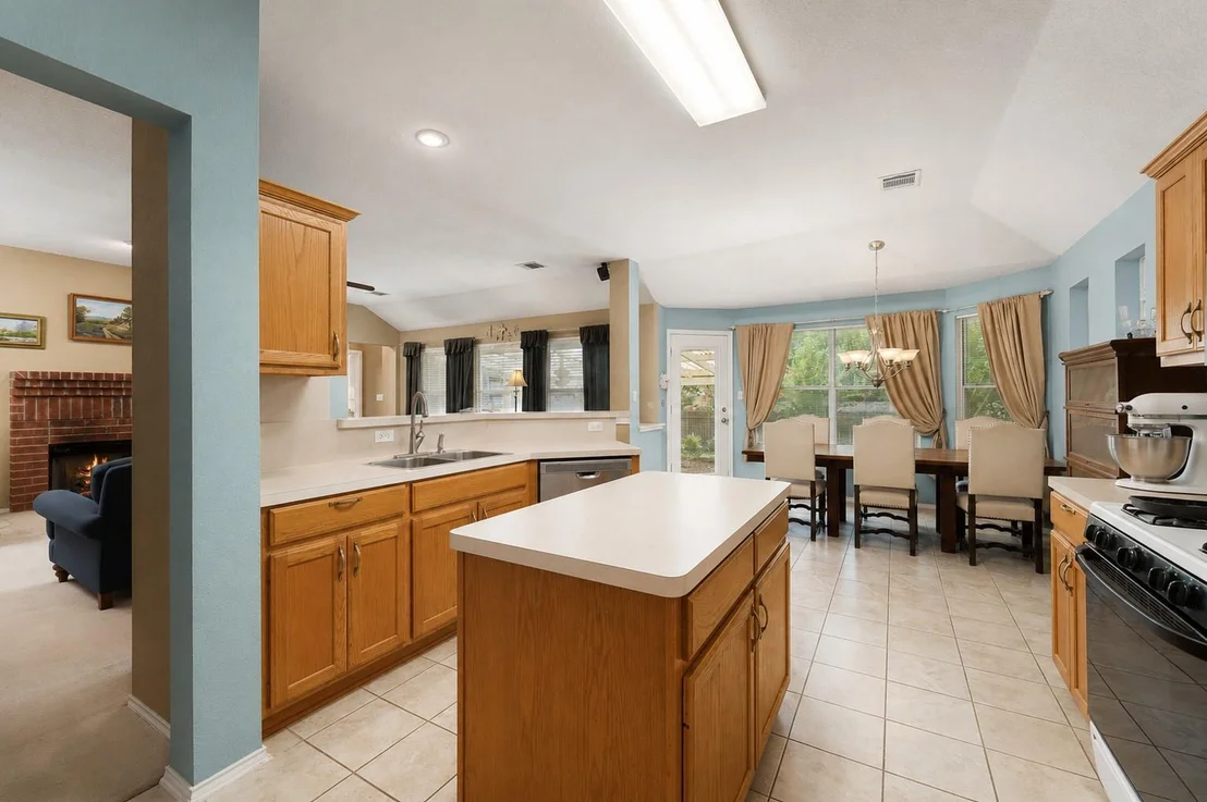 Photo of 810 Hilltop DR