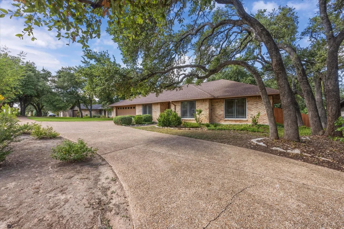 Photo of 1318 Lost Creek BLVD