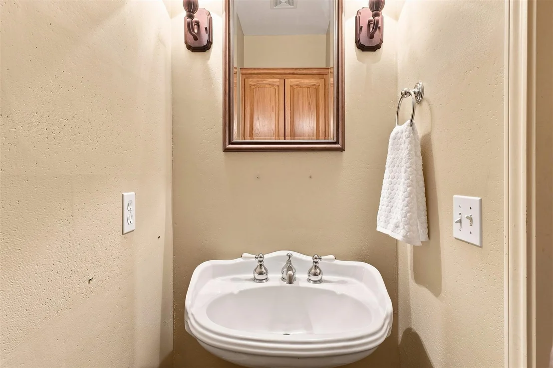 Photo of 110 Dog Leg ST