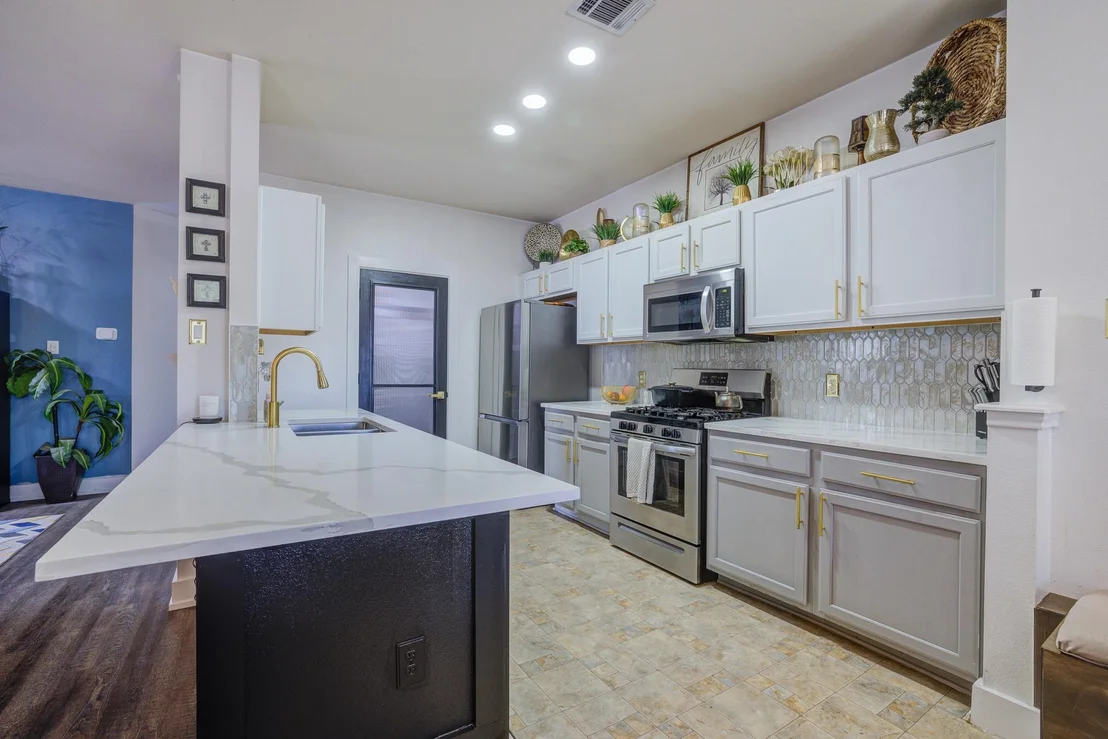 Photo of 1201 N Darjeeling DR