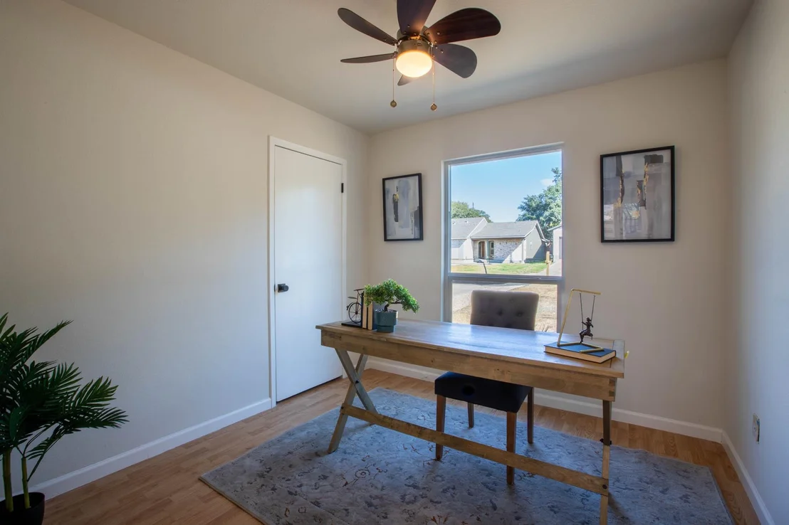 Photo of 5505 Porsche LN