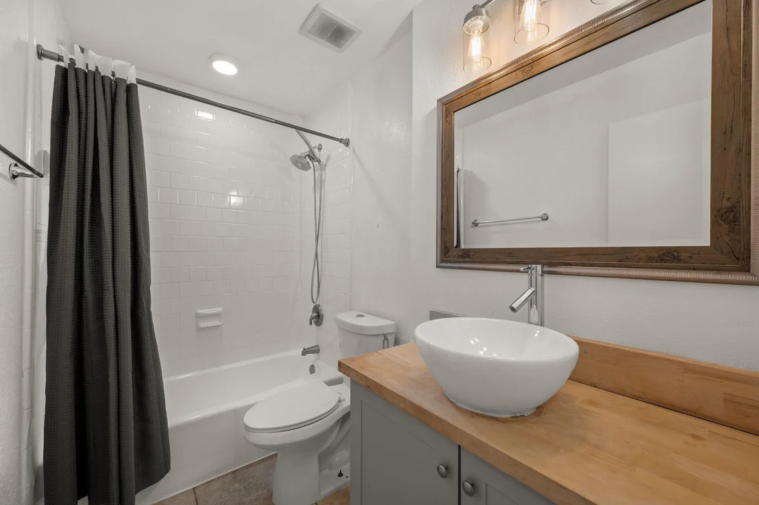 Photo of 1605 Quail Run RD