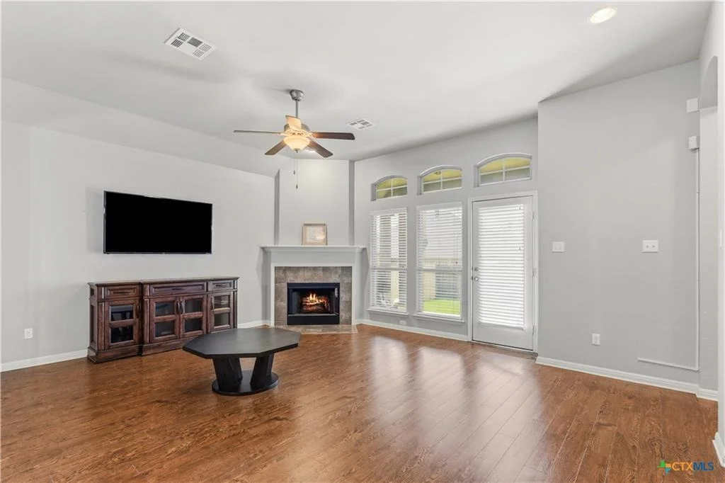 Photo of 6409 Louise LN