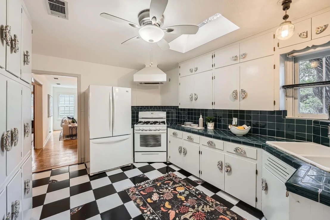Photo of 1807 Alameda DR
