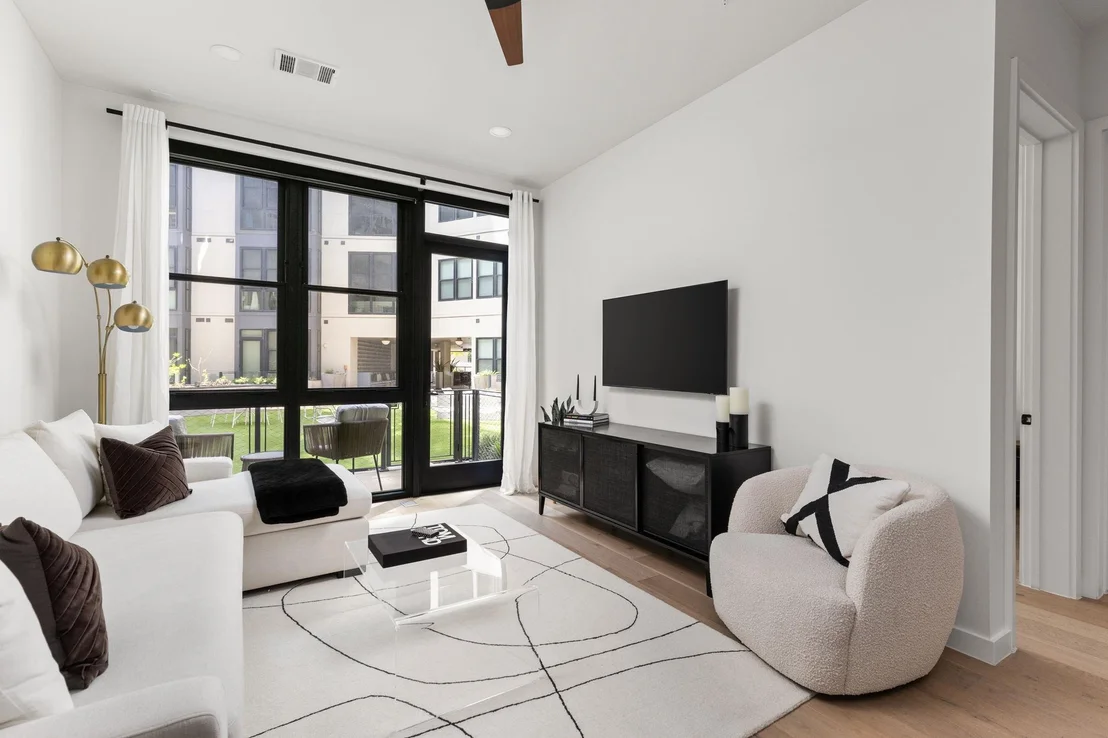 Photo of Unit 113 at 800 Embassy DR