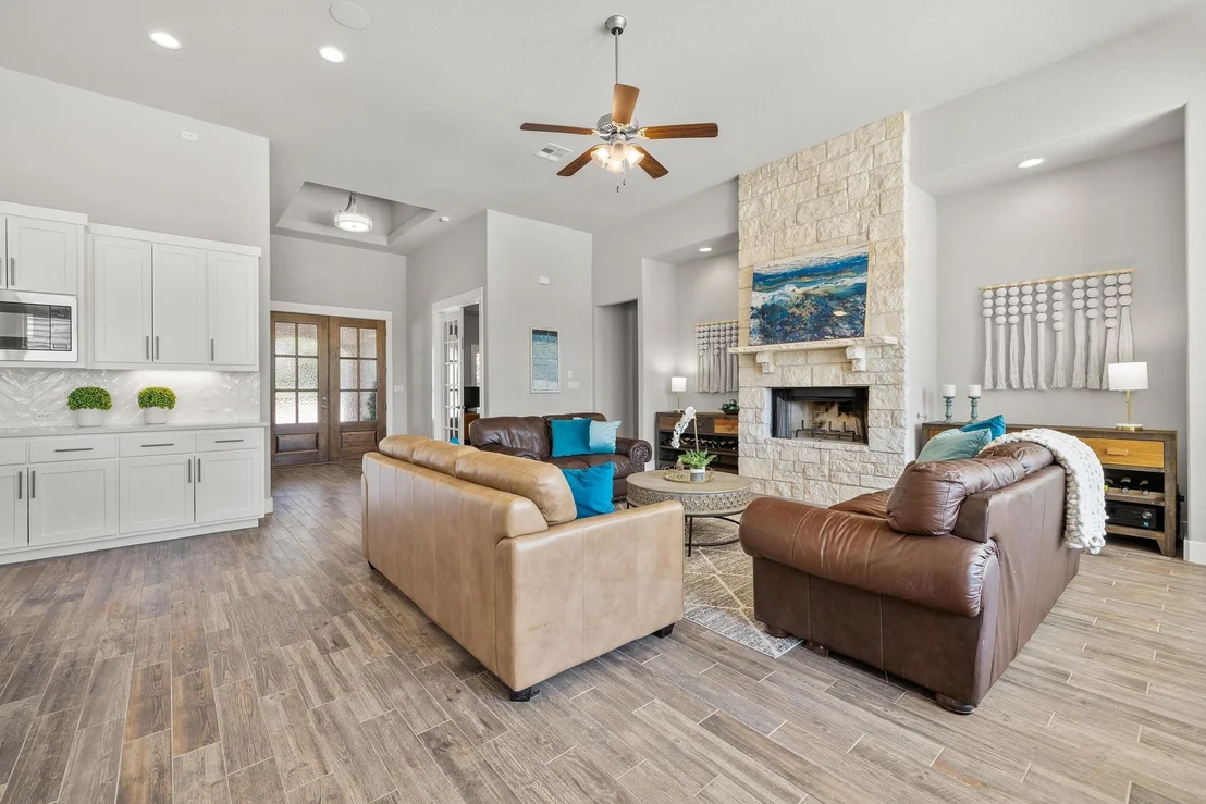 Photo of 221 Highland Oaks