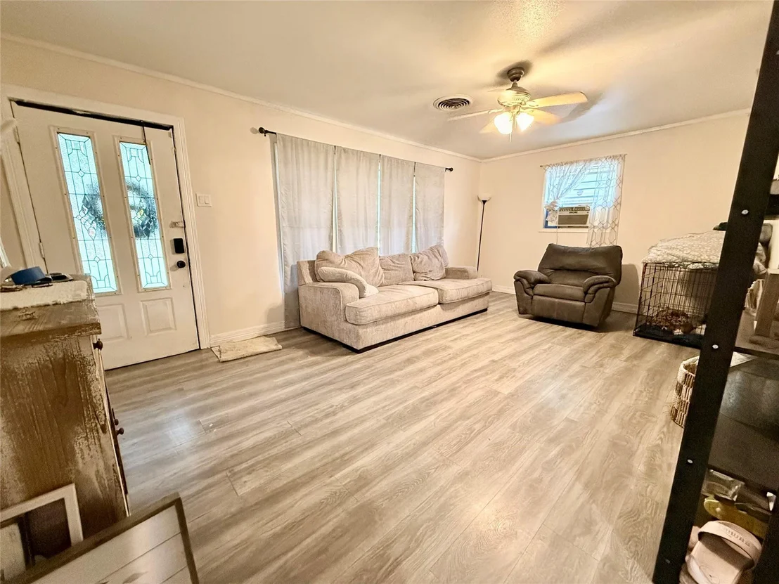 Photo of 313 E Walker Ave