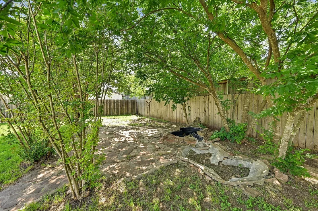 Photo of 902 Honeysuckle DR