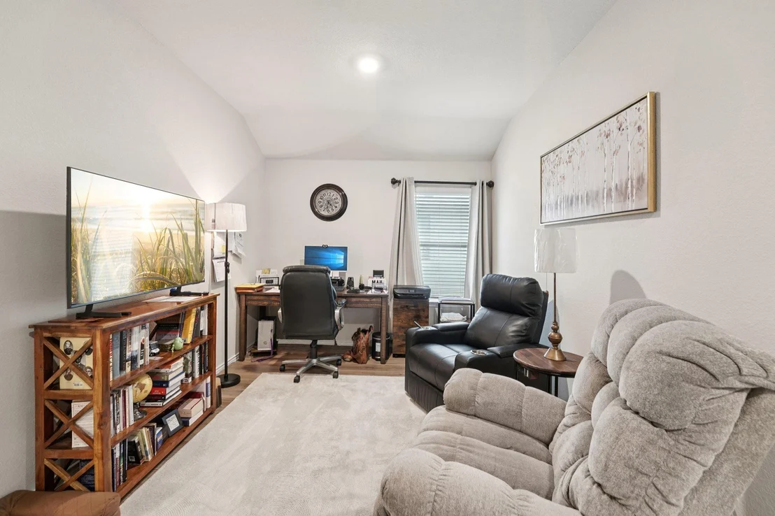 Photo of 184 Pivot DR