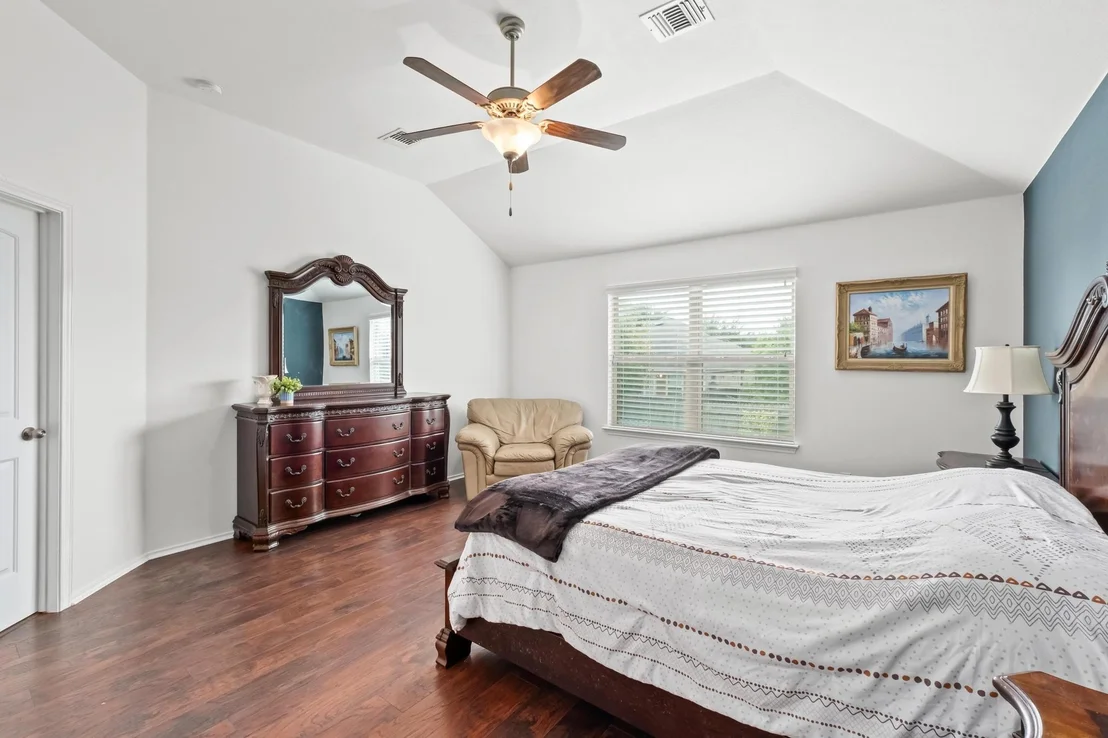 Photo of 160 Vermilion Marble TRL