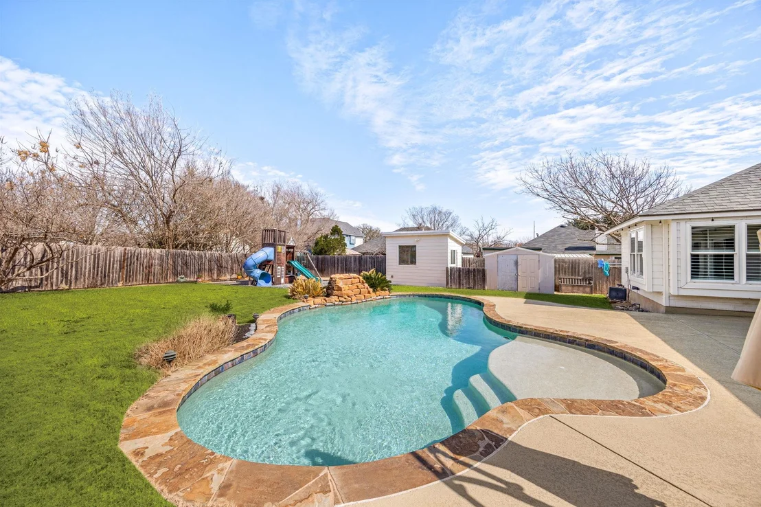Photo of 707 Thrush DR