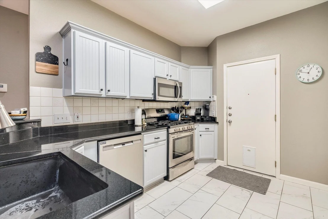 Photo of 809 Hilltop DR