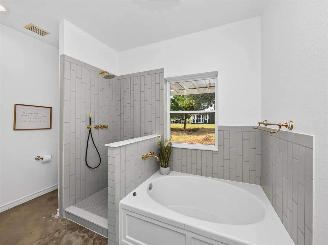 Photo of 245 Country LN