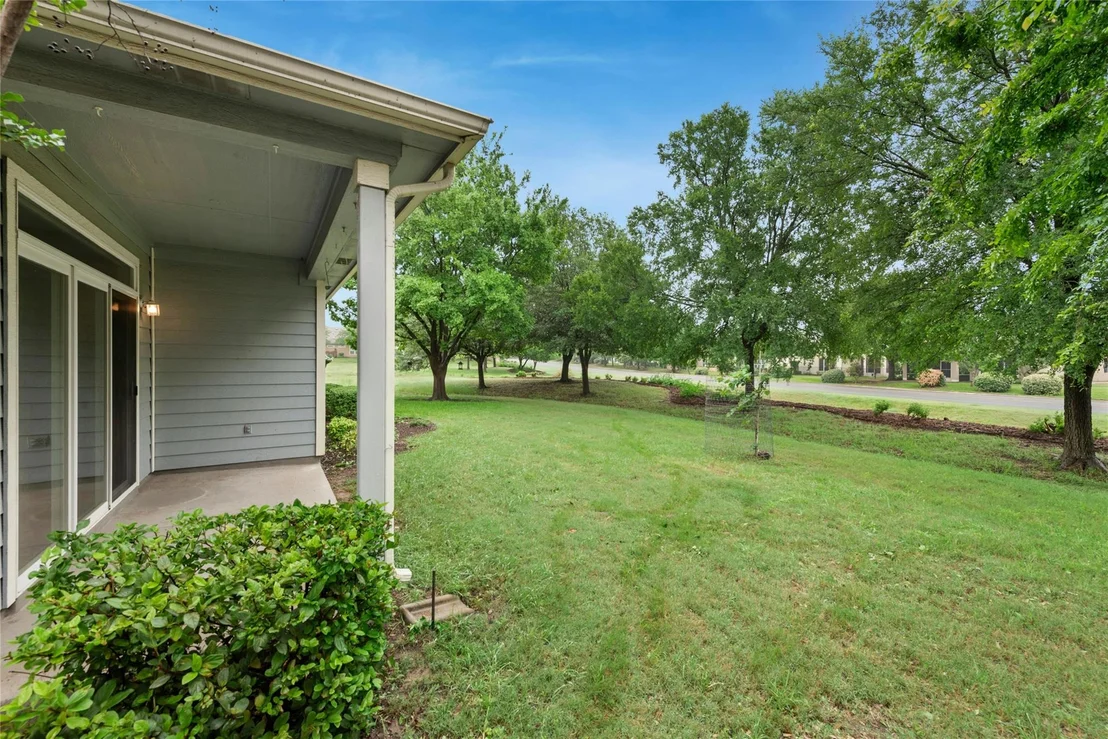 Photo of 111 Hampton CIR