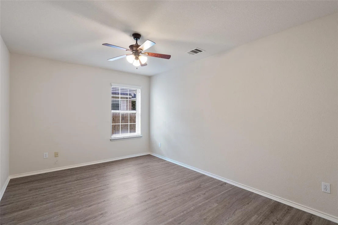 Photo of 3924 Links LN