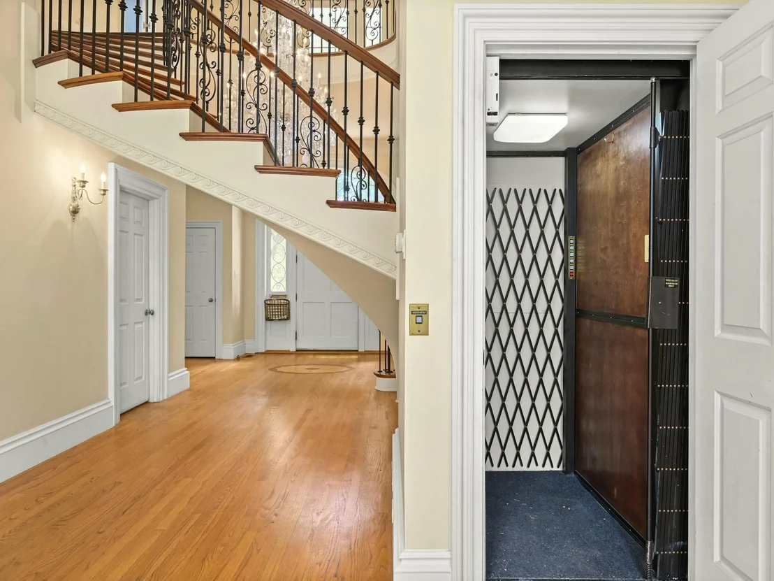 Photo of 3501 Hampton RD