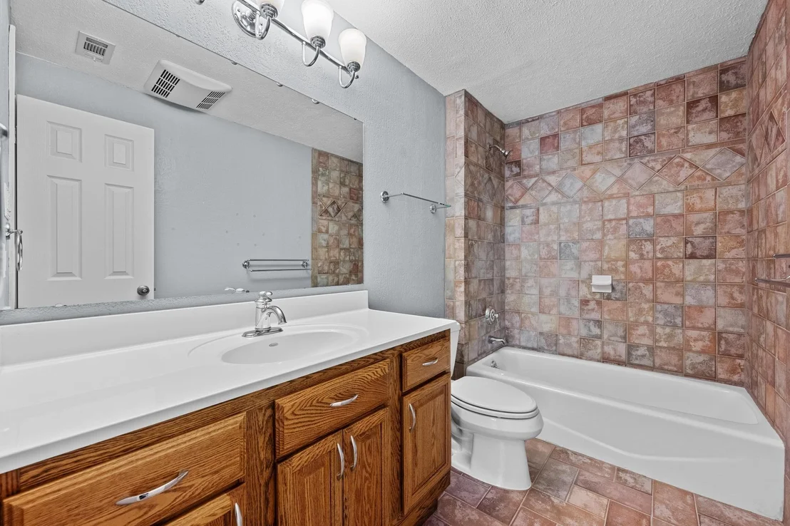 Photo of 2412 W Messick LOOP